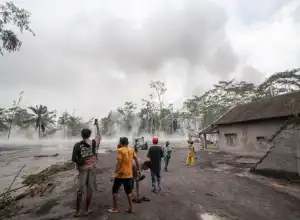 Ketika Gunung Semeru Bergolak