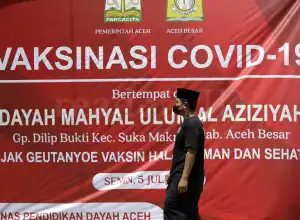 Foto Feature: Vaksinasi Anak Santri
