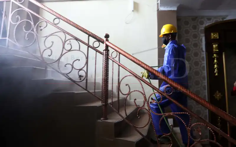 Foto Feature: Disinfektan Rumah Ibadah Dan Tempat Umum