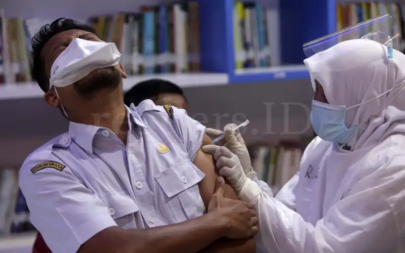 Foto Feature: Drama Jarum Suntik Saat Vaksinasi