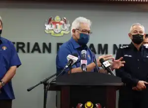 Malaysia Kerahkan 55.000 Polisi Selama "Full Lockdown"