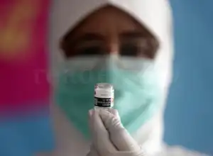 Ketua MUI Jatim Perdana Disuntik Vaksin AstraZeneca