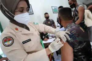 Foto Feature: Vaksinasi Prajurit TNI