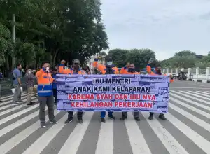 Tuntut Kenaikan Gaji, Aliansi Buruh Aceh Demo di Kantor Gubernur