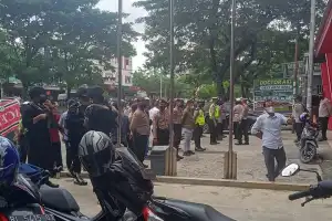Jelang Milad GAM, Kantor Partai Aceh Dijaga Aparat Bersenjata Lengkap