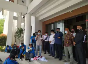 Minta Kuliah Tatap Muka, Mahasiswa UIN Ar-Raniry Demo Rektorat