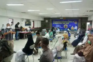 Instruksi Gubernur, Tenaga Kesehatan Wajib Divaksin