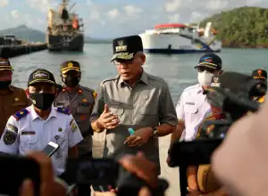 Nova Iriansyah Lepas Keberangkatan KMP Aceh Hebat 1