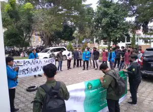 Mahasiswa FAH UIN Kecam Dekan karena Intervensi Pemilihan Ketua Ormawa