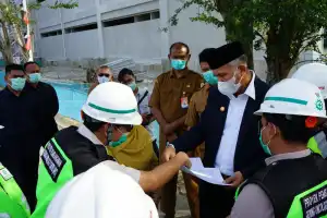 Nova Tinjau Ruang Khusus Covid-19 dan Gedung Oncology RSUZA