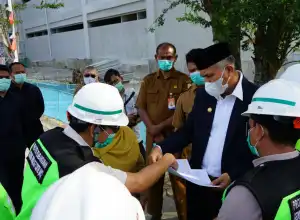 Nova Tinjau Ruang Khusus Covid-19 dan Gedung Oncology RSUZA