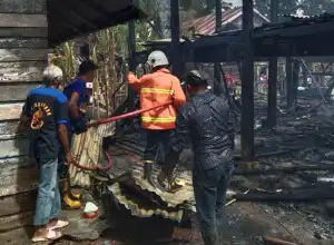 2 Unit Rumah Berkonstruksi Kayu Terbakar Aceh Besar