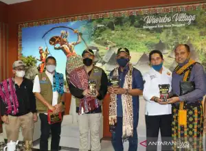 Sumbar Kirim 1,5 Ton Rendang untuk Penyintas Bencana di NTT