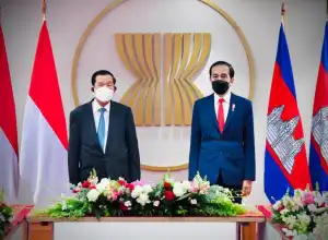 Jokowi, Hun Sen Hold Bilateral Talks Following ASEAN Summit