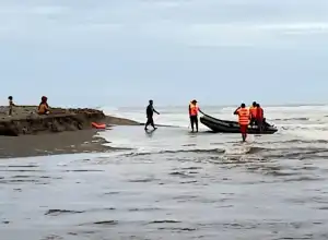 Mandi di Pantai, Satu Remaja Meninggal Tenggelam dan Dua Berhasil Diselamatkan