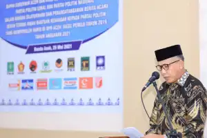 Nova Serahkan Bantuan Keuangan Pemerintah Kepada Parpol di Aceh