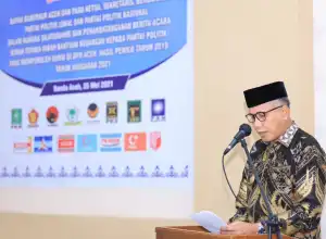 Nova Serahkan Bantuan Keuangan Pemerintah Kepada Parpol di Aceh
