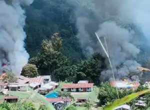 KKB Pimpinan Lamek Tablo Bakar Fasilitas Umum di Kiwirok