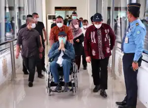 Baru Sembuh Patah Tulang, Nova Kekeh Pergi ke Dubai Ikut Presiden