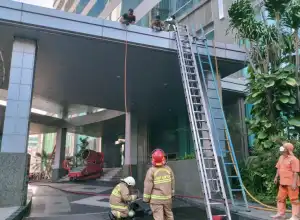 Gedung Cyber Mampang Terbakar