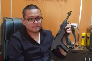 Warga Serahkan Senpi Rakitan Sisa Konflik ke Polres Aceh Tamiang