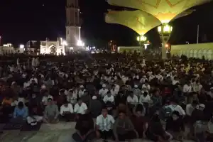 Meski Pandemi, Ini Alasan Warga Tetap Antusias Datang ke Masjid Raya