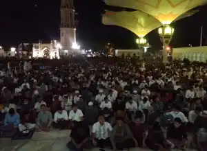 Meski Pandemi, Ini Alasan Warga Tetap Antusias Datang ke Masjid Raya