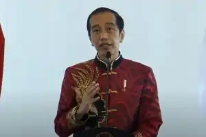 Terima Masukan Dari Ulama, Jokowi Cabut Aturan Investasi Miras