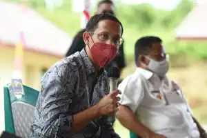 Mendikbud Larang Belajar Tatap Muka Bila Guru Belum Divaksin