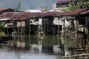 Diduga Tercemar Limbah Batu Bara, DLHK Ambil Sampel Air Krueng Tujoh
