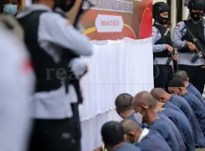 Memburu Celah di Balik Tangsi