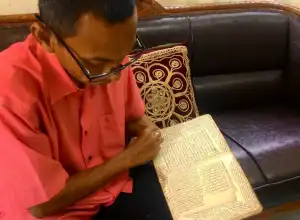Cek Midi, Jual Tanah Demi Selamatkan Manuskrip Kuno