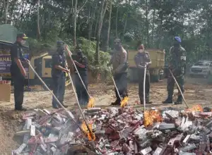 Bea Cukai Langsa Musnahkan Satu Juta Batang Rokok Ilegal
