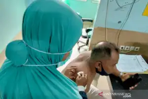 Pria Berpakaian Perempuan Bacok Satpol PP di Aceh Barat