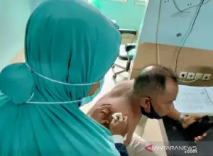 Pria Berpakaian Perempuan Bacok Satpol PP di Aceh Barat