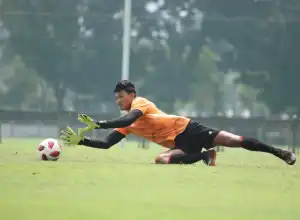 Hari Ini, Kiper M Riyandi Terbang ke Dubai