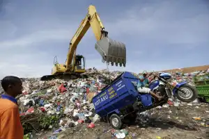 Foto Feature: Sampah dan Polemiknya