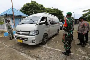 Foto Feature: Pos Pemeriksaan Penyekatan Mudik Lebaran