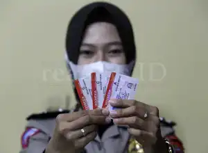 Foto Feature: Mengurus SIM Tak Perlu Sertifikat Vaksin COVID-19