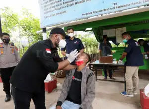 Foto Feature: Pengawasan Protokol Kesehatan di Kawasan Wisata