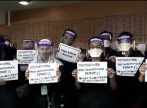 Sejumlah Dokter Kontrak di RS Malaysia Unjuk Rasa