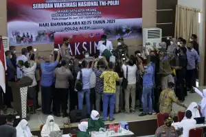 Foto Feature: Vaksinasi ASN Dan Tenaga Kontrak