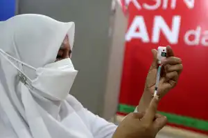 Foto Feature: Vaksinasi Mencegah Peningkatan Covid-19