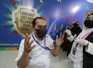 Foto Feature: Target Vaksinasi Tenaga Kesehatan Aceh