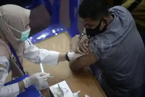 Alarm Bahaya, Ketika Penggunaan Vaksin Abaikan Saran BPOM