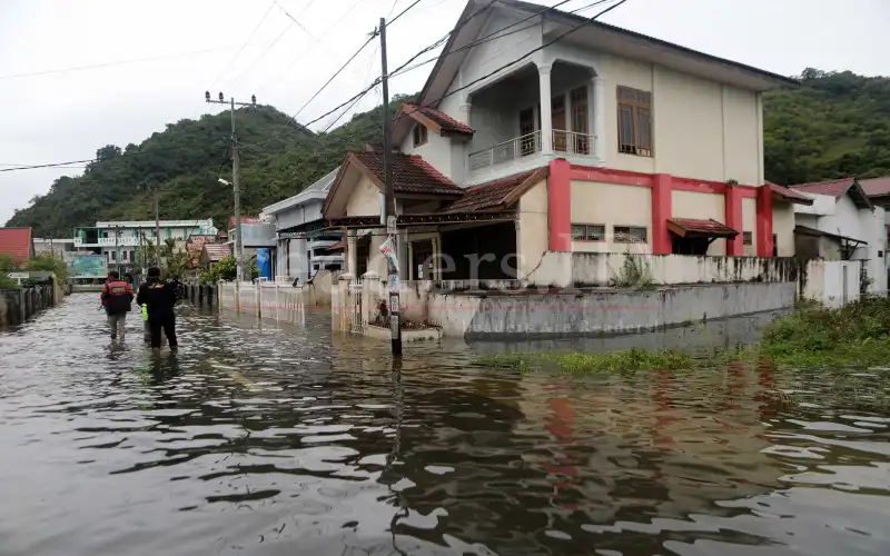 Foto Feature: Banjir Masih Menggenangi Kawasan Pemukiman