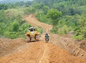 TNI Bangun Jalan Tembus ke Air Terjun Peucari Jantho
