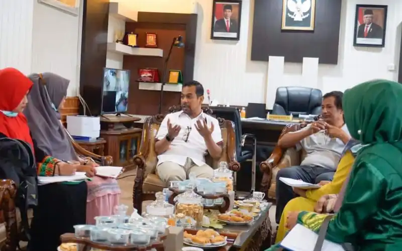 Hendra Budian akan Perjuangkan Bides Diangkat Menjadi PNS