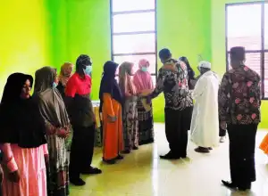 Kemenag Aceh Singkil Salurkan Zakat untuk Fakir Miskin dan Muallaf