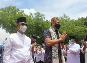 Pakai Kupiah Meukeutop, AHY Tiba di Pendopo Bupati Bireuen